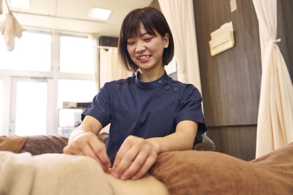【新卒（26卒）】鍼灸師募集！年間休日114日／勤務時間外研修ゼロ／手厚い研修制度